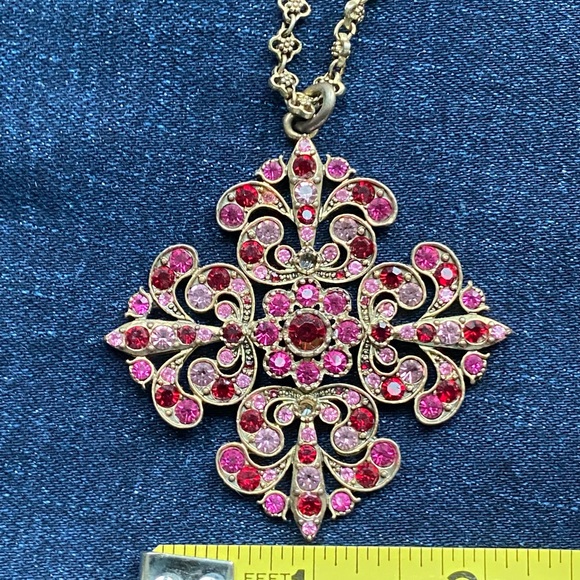 necklace with pink and ruby colored stones. - Picture 8 of 14